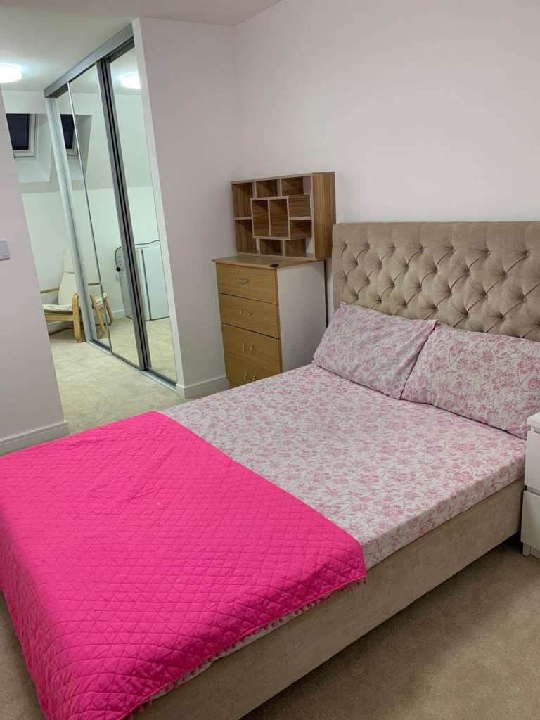 Spacious Ensuite Room for Rent – Langley, Maidston ME17
