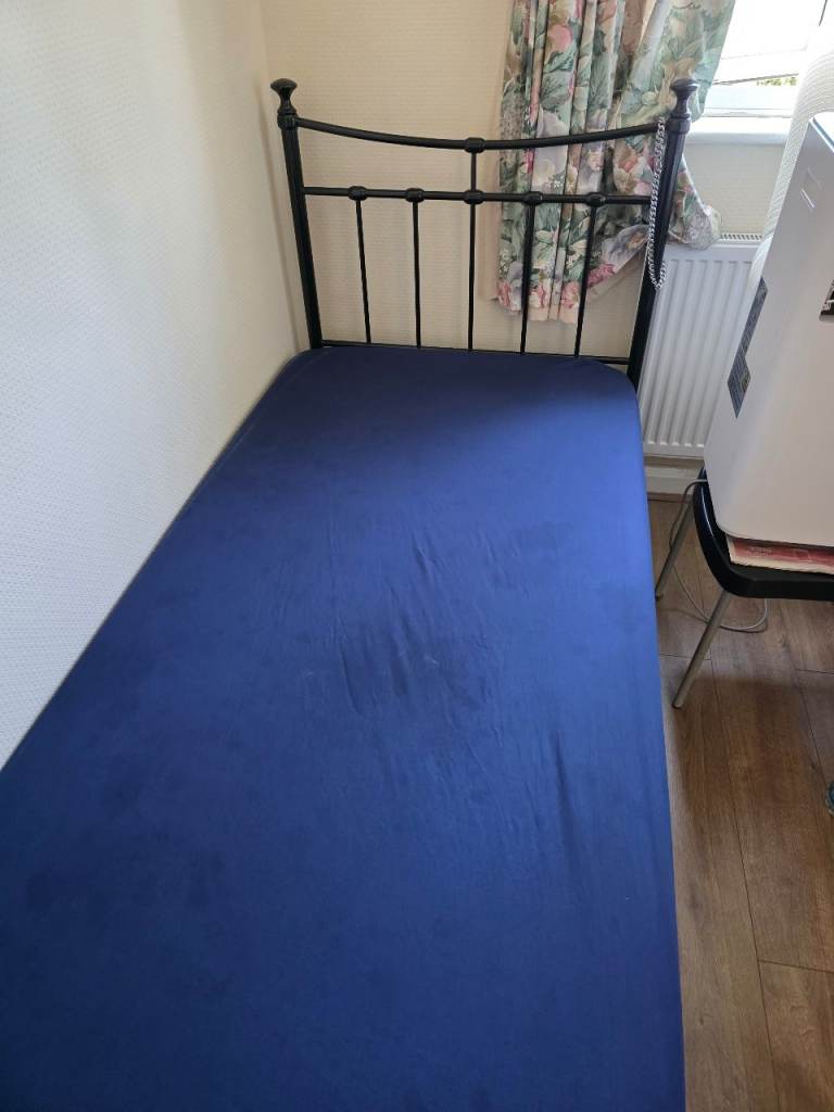 🏡 Spacious Master Bedroom in Gants Hill, IG5 0JA | £850 PCM | Available Now
