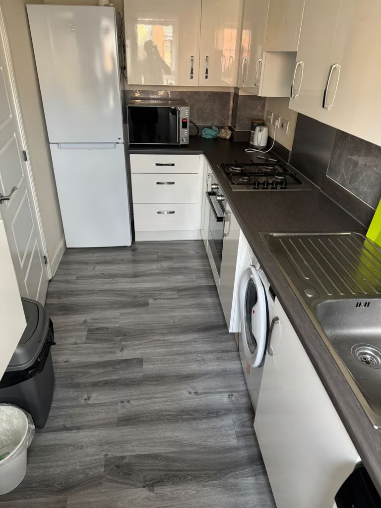 Double room at Sergeant Mark Stansfield Wy, Hyde SK14