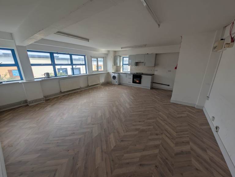 All bills included! Space with 3 rooms, Kitchen, Bathroom in Clapton (E5)