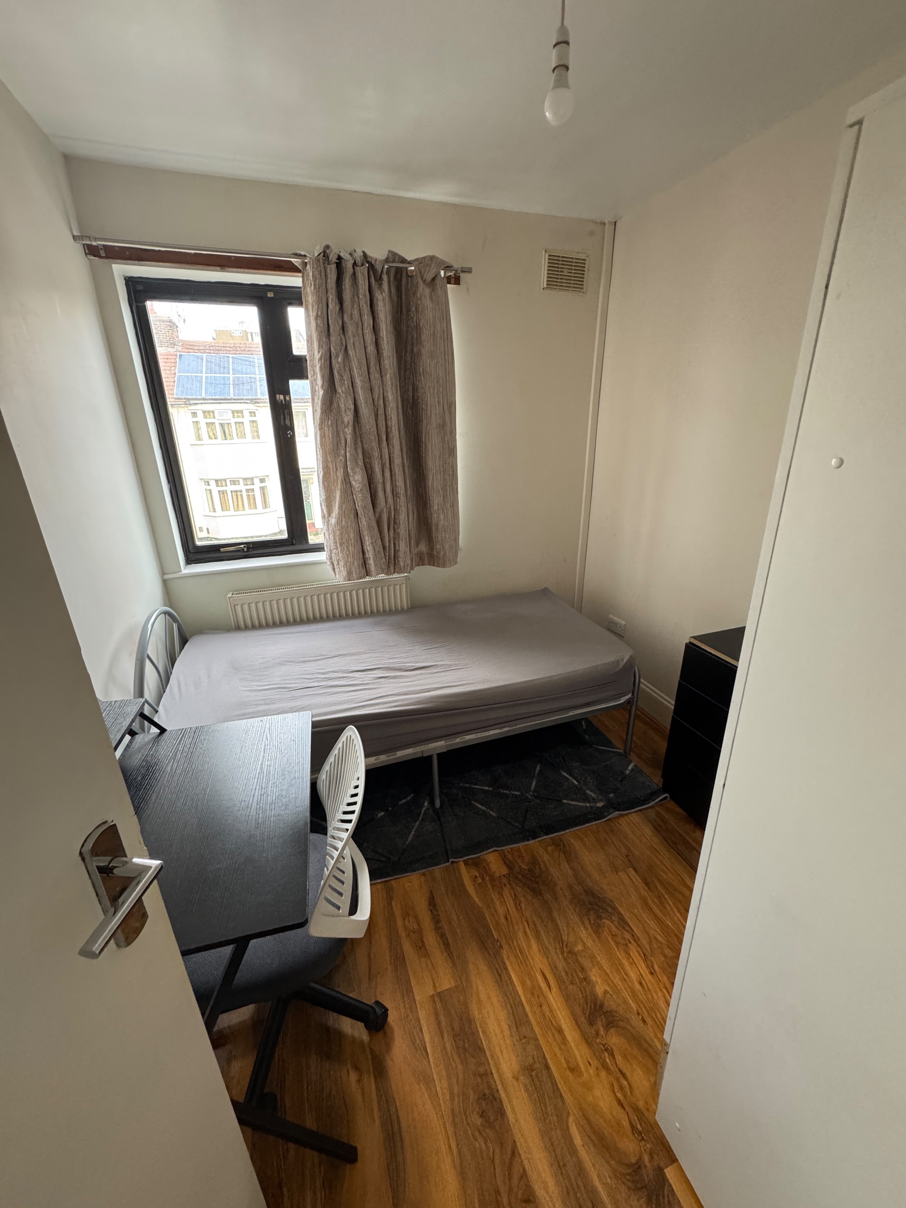 🏡 LUXURIOUS LARGE EN-SUITE ROOM Female accommodation | E17 8JE