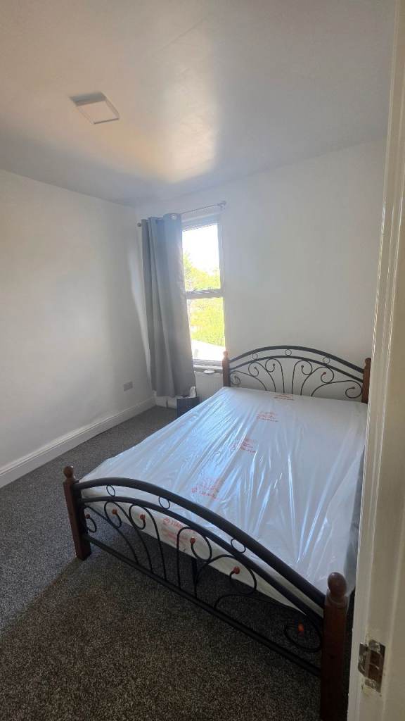 🏡 SPACIOUS DOUBLE ROOM FOR COUPLES – E13 8RT | ALL BILLS INCLUDED! ✨