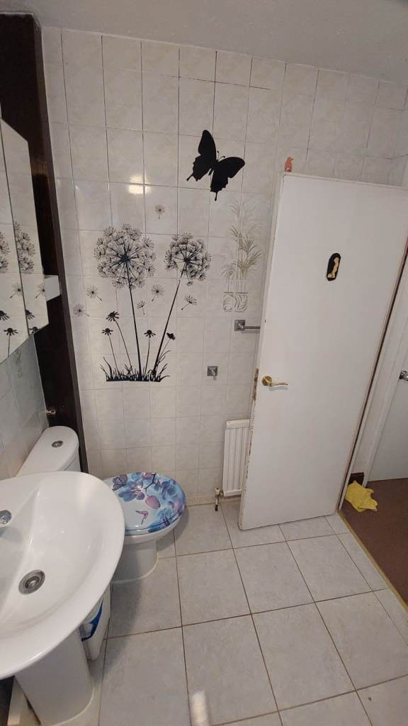 SPACIOUS MASTER ROOM TO RENT – STRATFORD, London E15 3NS ✨