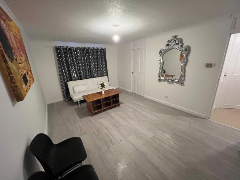 🏡✨ Fully Furnished 2-Bedroom Flat in Heston TW5 0QD – Ready to Move In | Great Transport Links! 🚆
