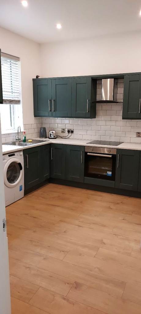🏡 Extra-Large En-Suite Room to Rent – Bangor City Centre, BT20 3AE