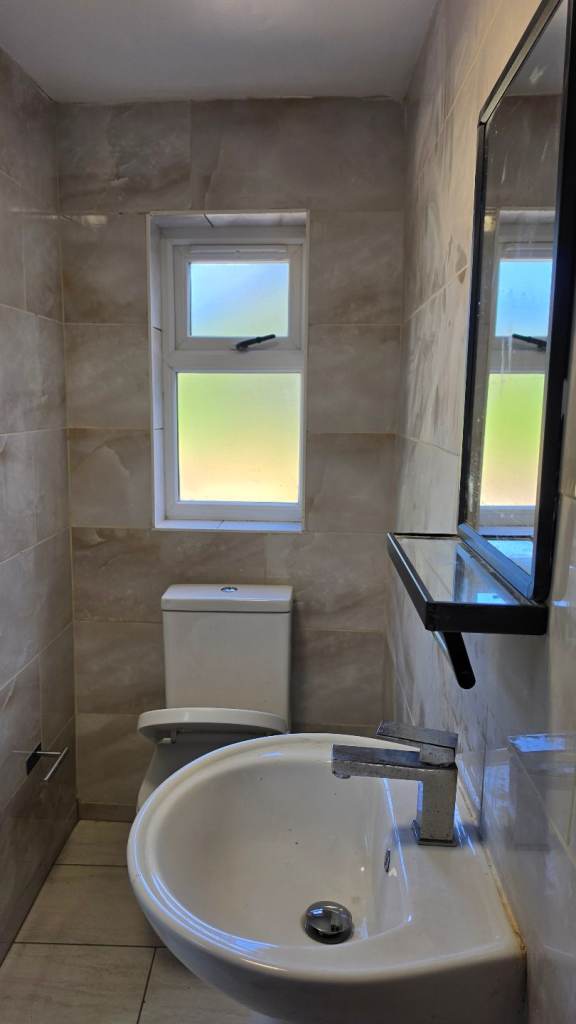 🏡 SPACIOUS DOUBLE ROOM FOR COUPLES – E13 8RT | ALL BILLS INCLUDED! ✨