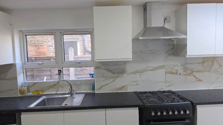 🏡 SPACIOUS DOUBLE ROOM FOR COUPLES – E13 8RT | ALL BILLS INCLUDED! ✨