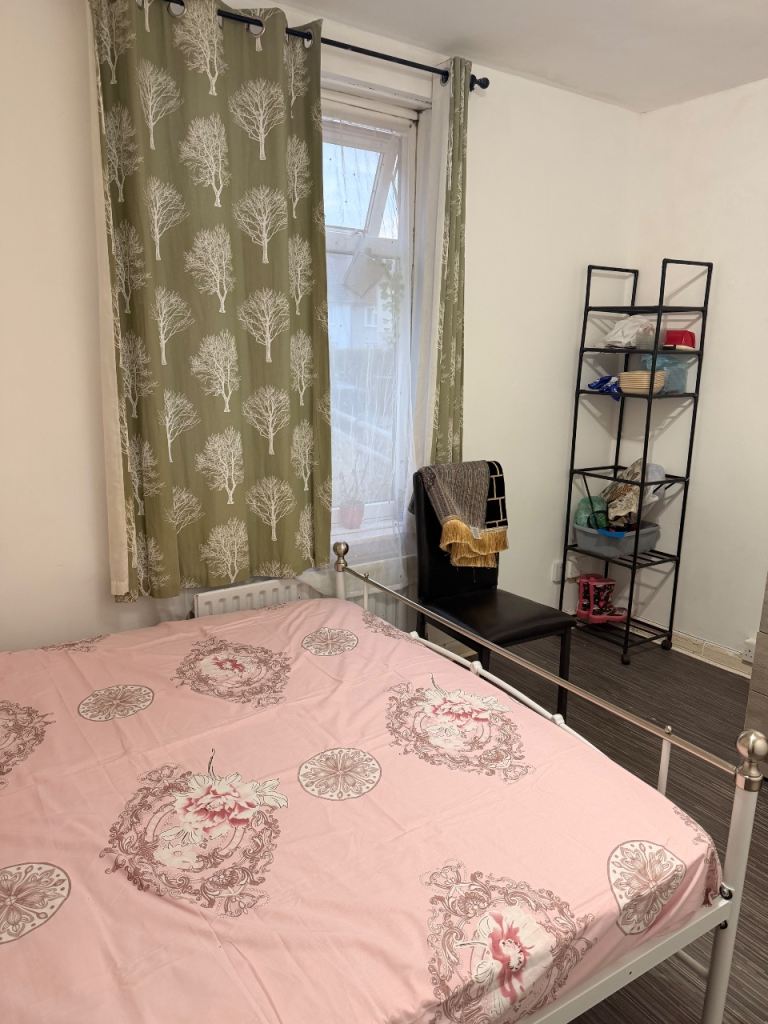 Double room to rent for Muslim Couple at Sheppey rd, Dagenham RM9 4JU