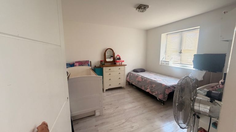 Spacious 2-Bedroom Apartment for Rent – £2,000 PCM (Bills Included) Dagenham, London(RM10 8BB)