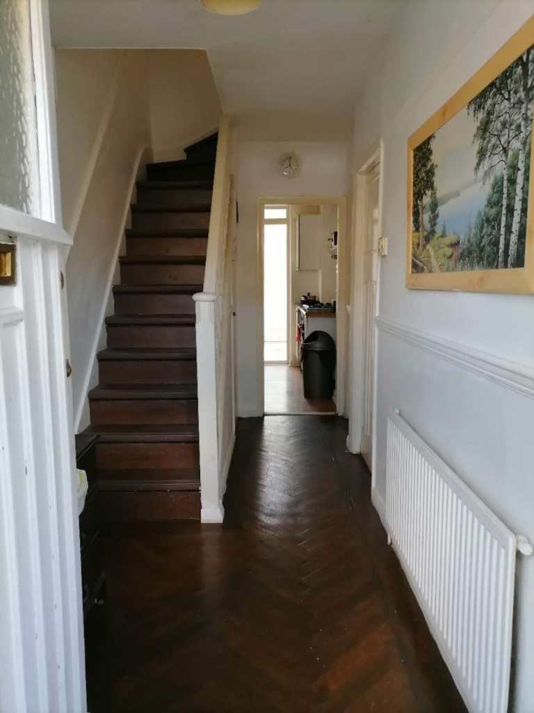 Loving double room to rent for professional including bills Mitcham, London £800pm (CR4 1SG)
