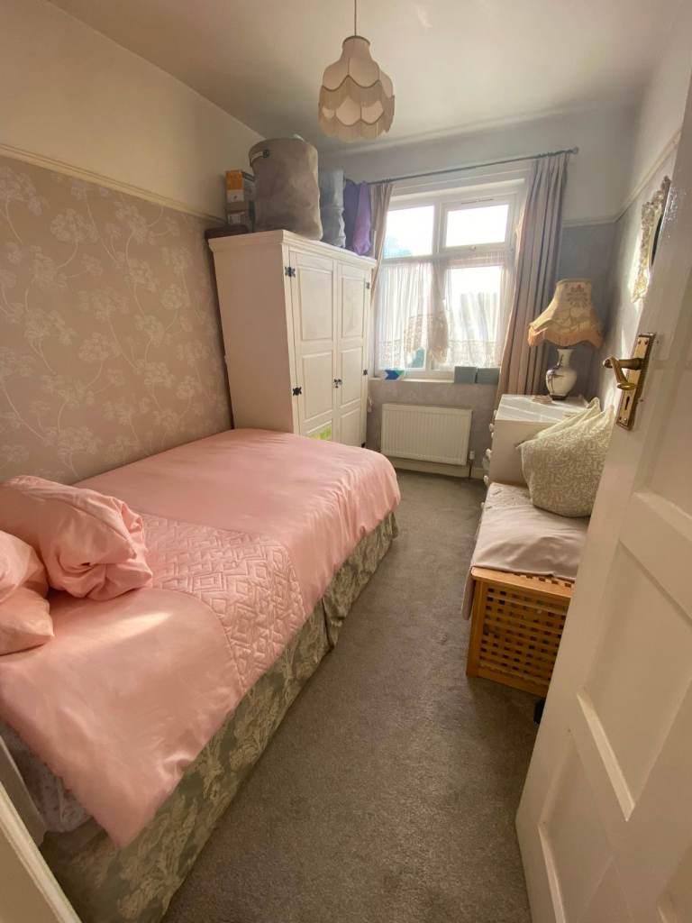 Pristine & Homely Double Rooms for female Fully Furnished Chadwell Heath (RM6 6RH)