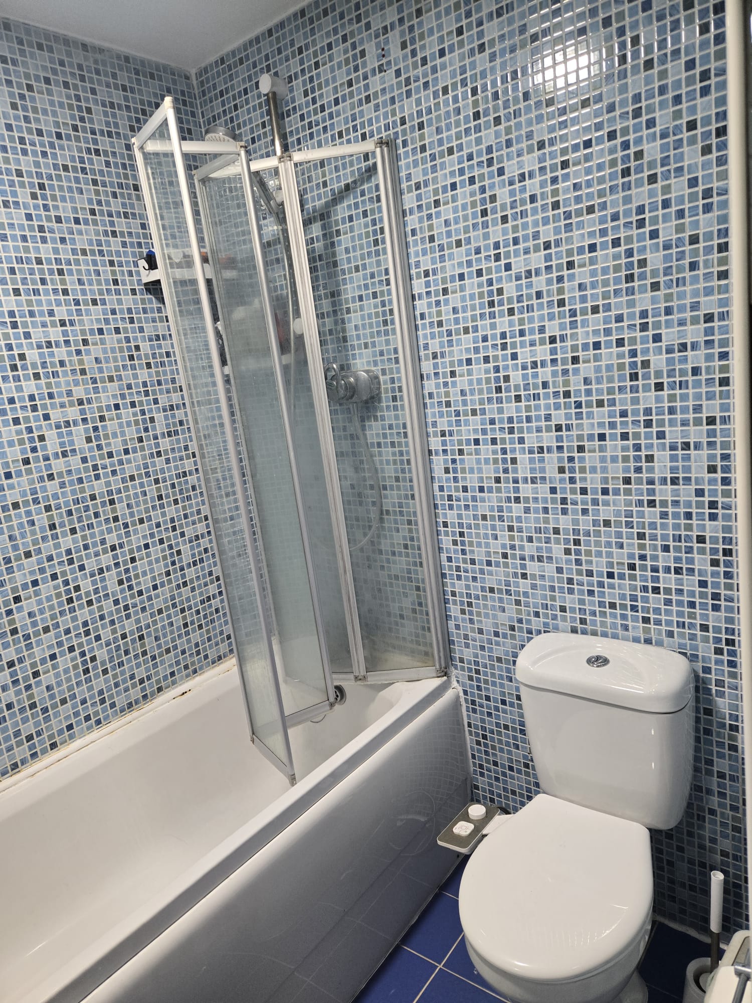 Spacious Modern Room to rent for Professional - Queens rd, Cheetham hill M8 8UQ