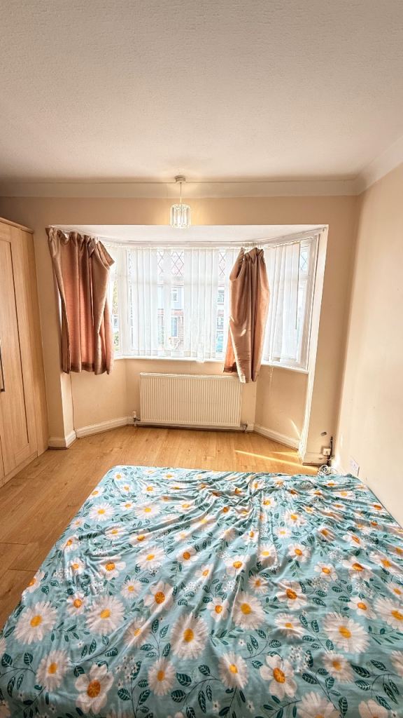 1 Single 1 double Room to Rent at Rowan avenue, Hove BN3 7JH