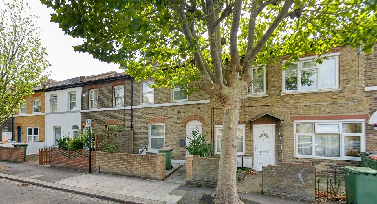Bed space available in a double room in a sharing house at Chandos rd, Stratford E15 1TX