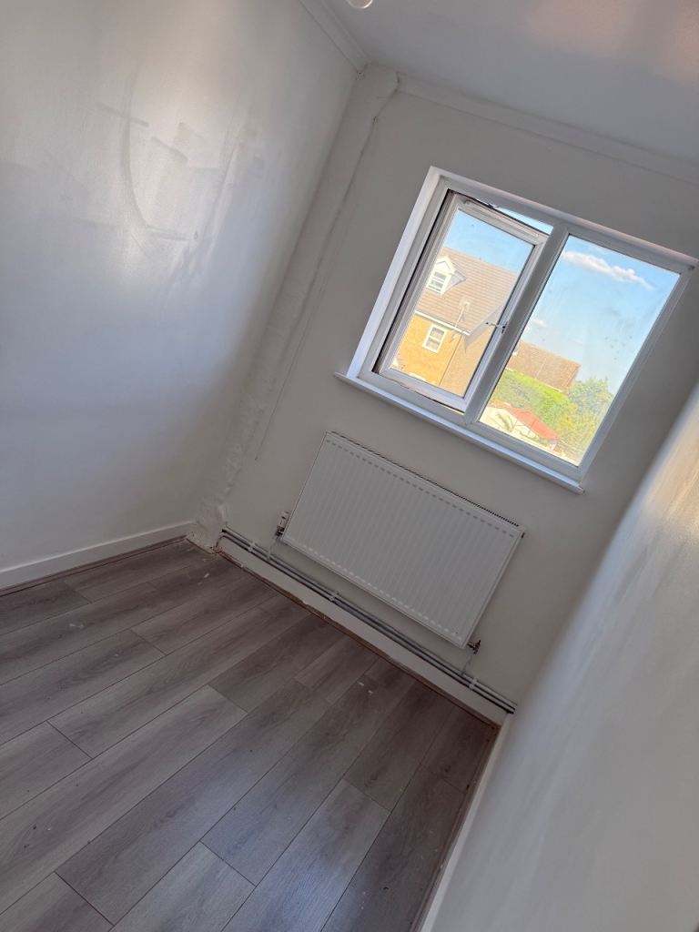 🏡 Spacious 3 Bedroom House To Rent – Aveley RM15 4SJ  📍 Mill Road, Aveley, Essex