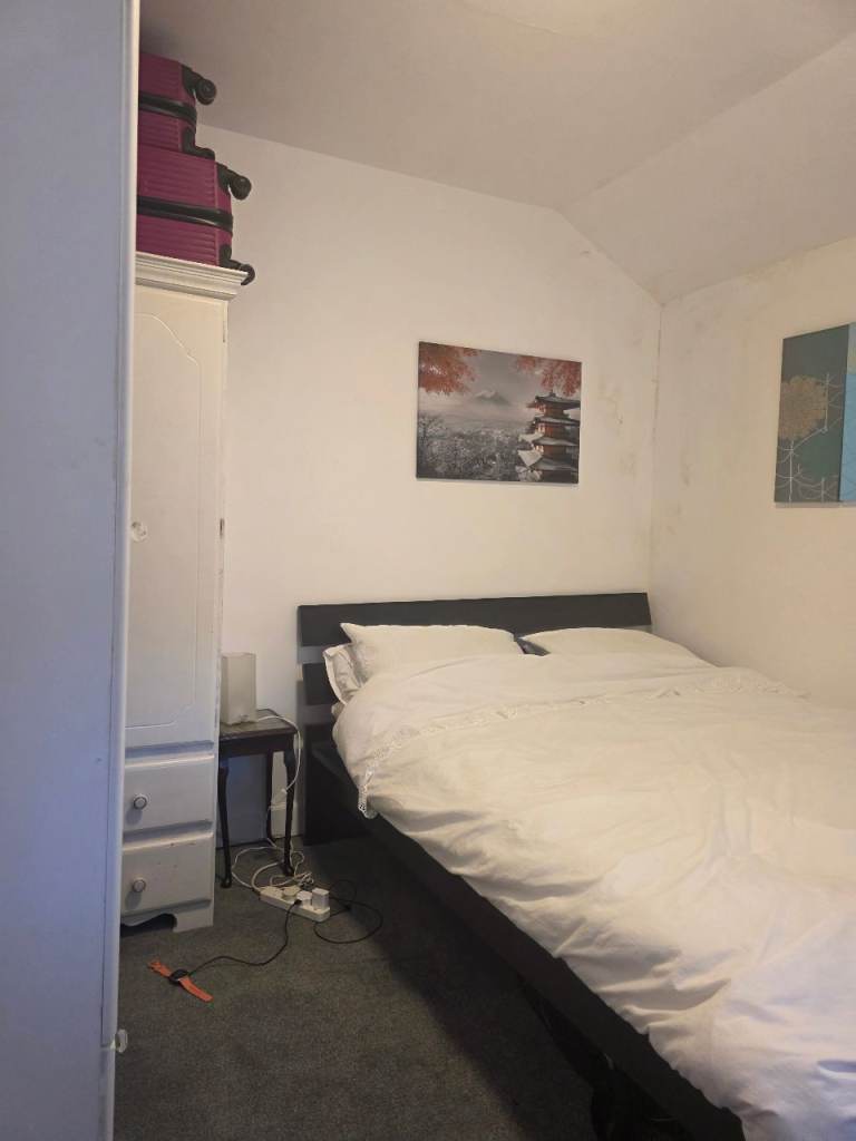 Spacious double room available for rent Sandwell, West Midlands £700pm@B65 9QN