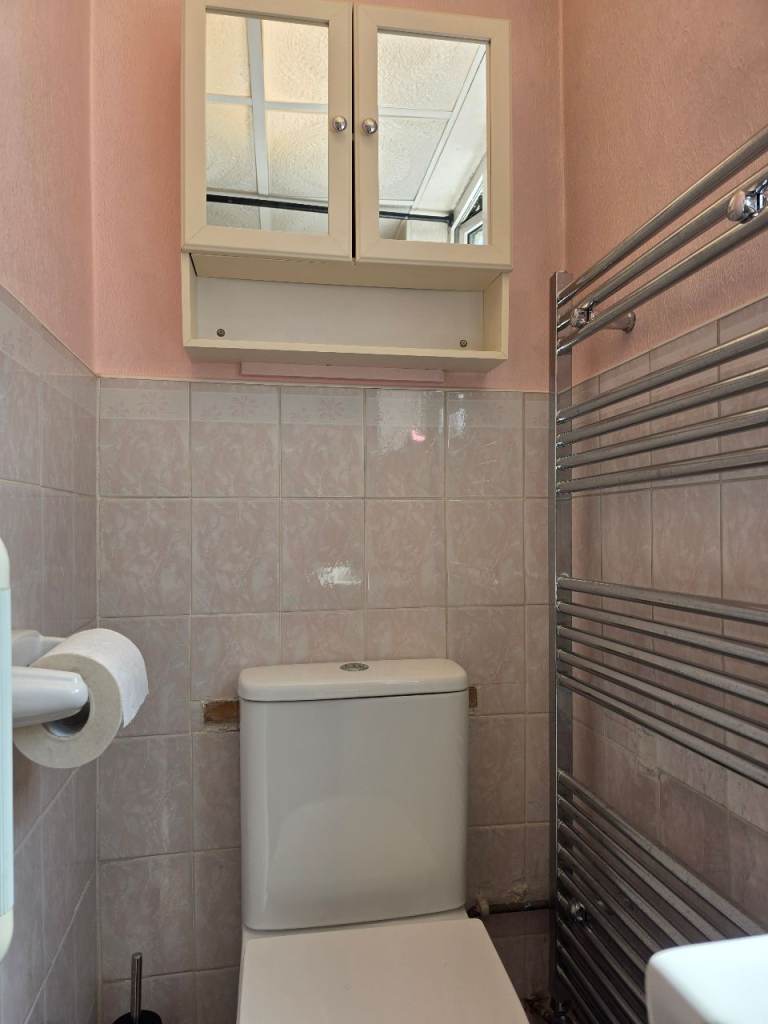 🏡 Spacious Master Bedroom in Gants Hill, IG5 0JA | £850 PCM | Available Now