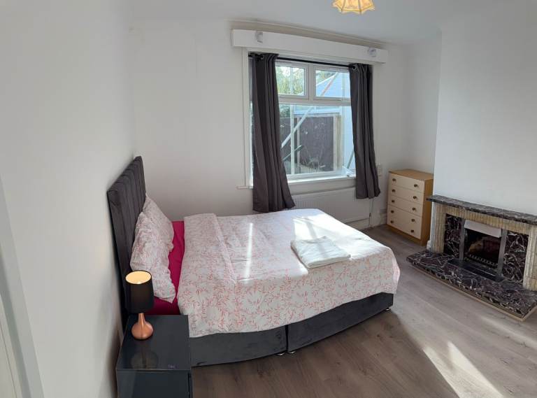 🏡 Spacious Furnished Double Rooms to Rent – Kirkland Avenue, Mansfield NG18 5QP