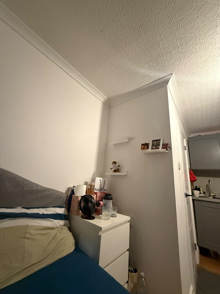 1st floor Studio for 1/2 Females in Canning Town E16 4LD