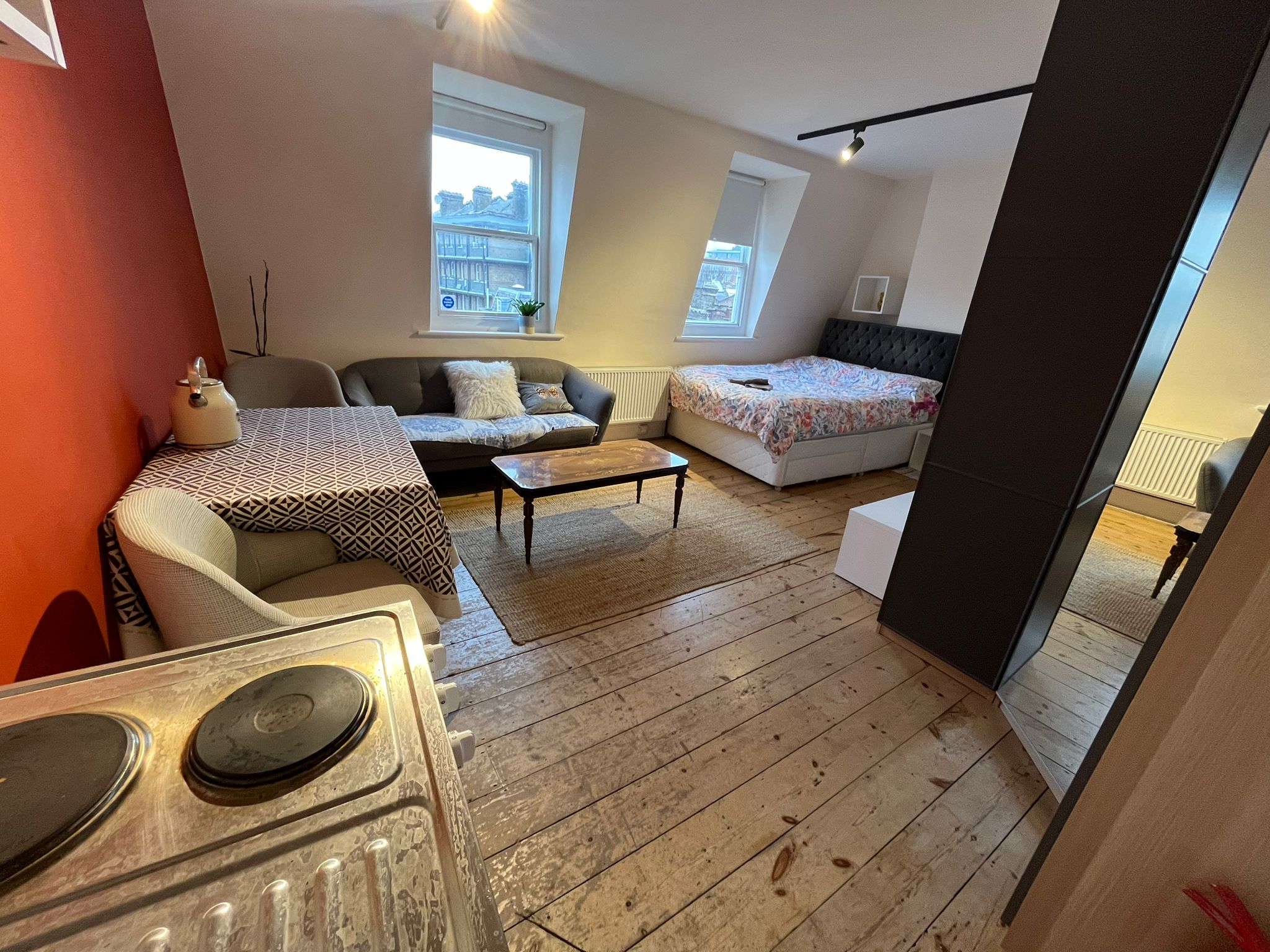 Three Self-Contained Studios – Upper Street, Islington, London (N1 2XQ)