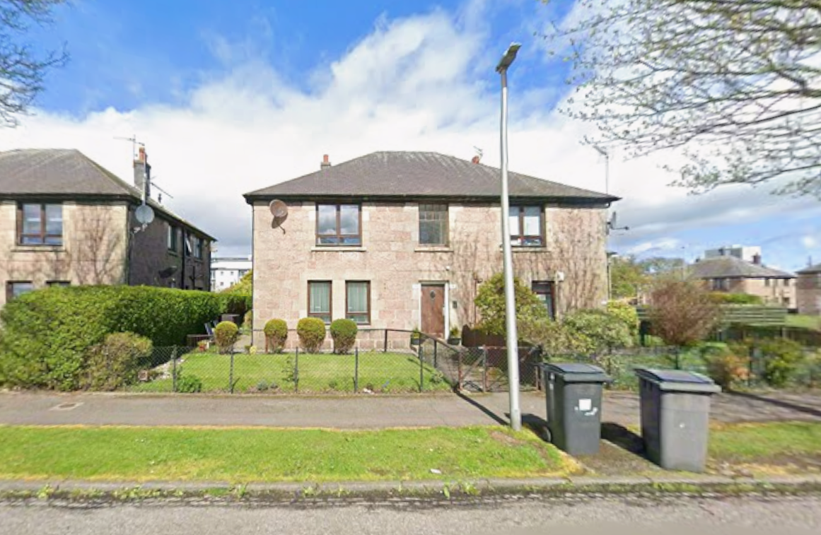 Fully furnished 2 bed upstairs flat, opposite to Aberdeen Uni, available immediately