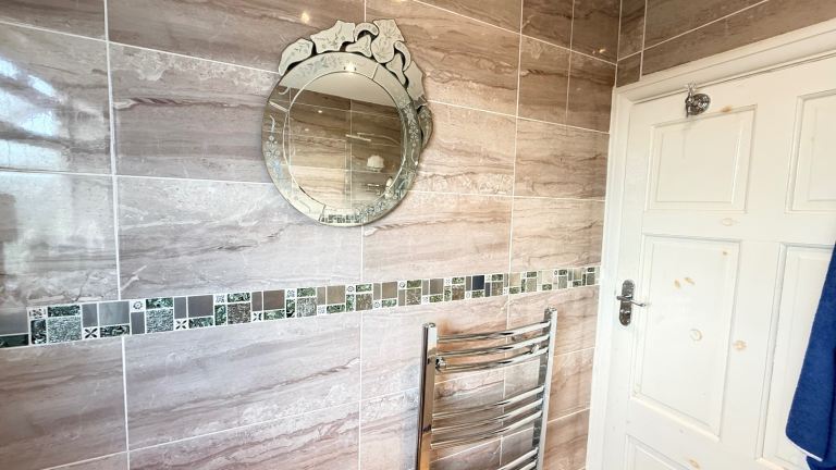 1 Single 1 double Room to Rent at Rowan avenue, Hove BN3 7JH