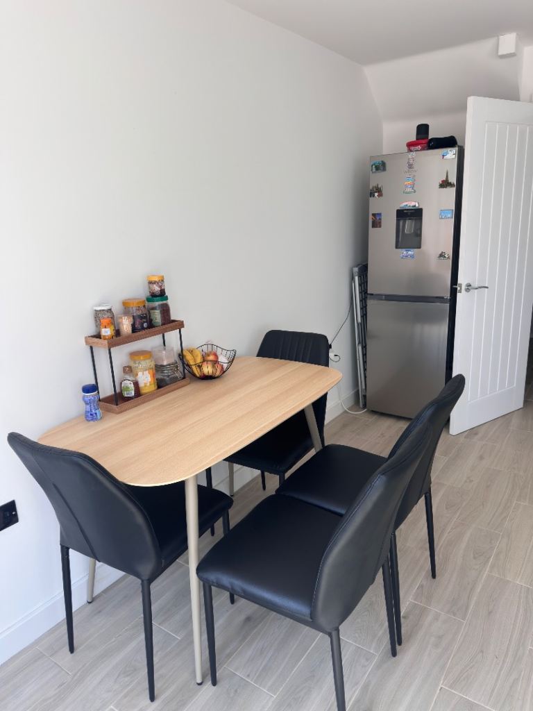 Double room for rent £650 pcm at Frederick Rd, Rainham (RM13 8NS)