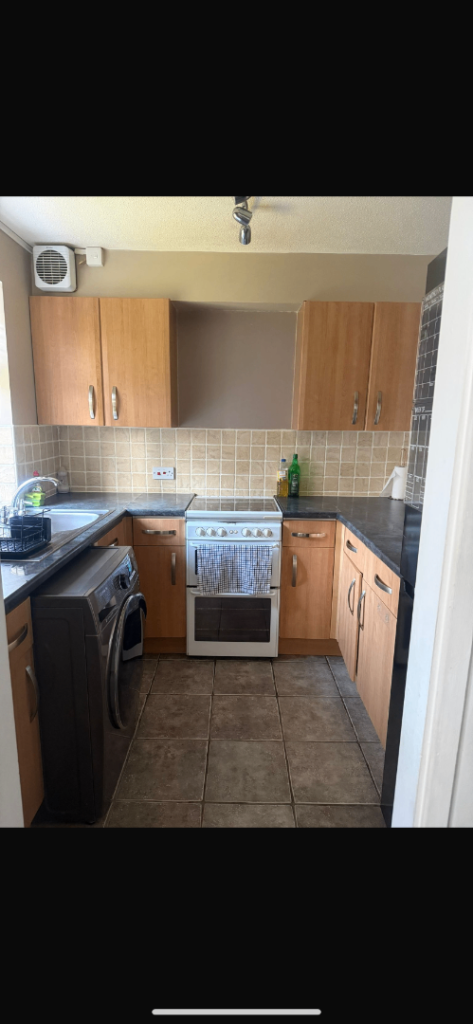🏡✨ 2-Bedroom Ground Floor Flat in Luton LU3 2LL – Garden + Parking | £1,200 pcm!