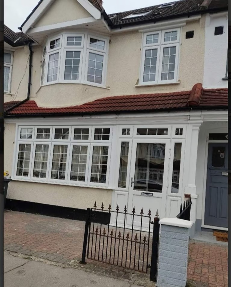 Spacious room to let