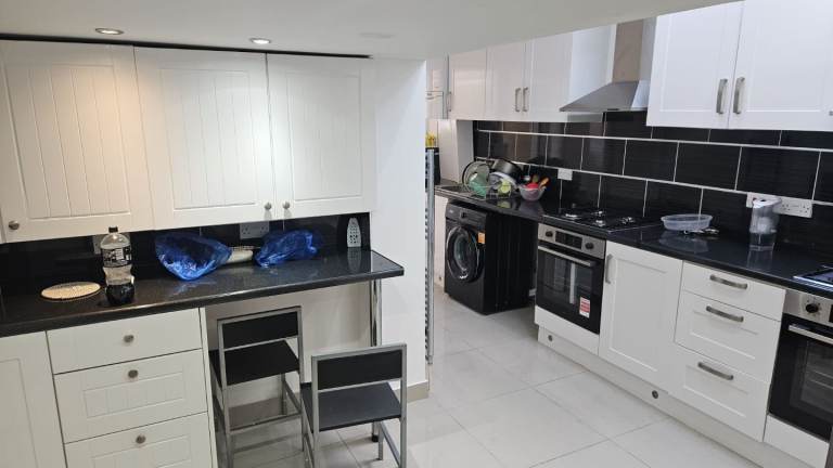 🏡 Large Double Room for couple – East Ham E6 1LW