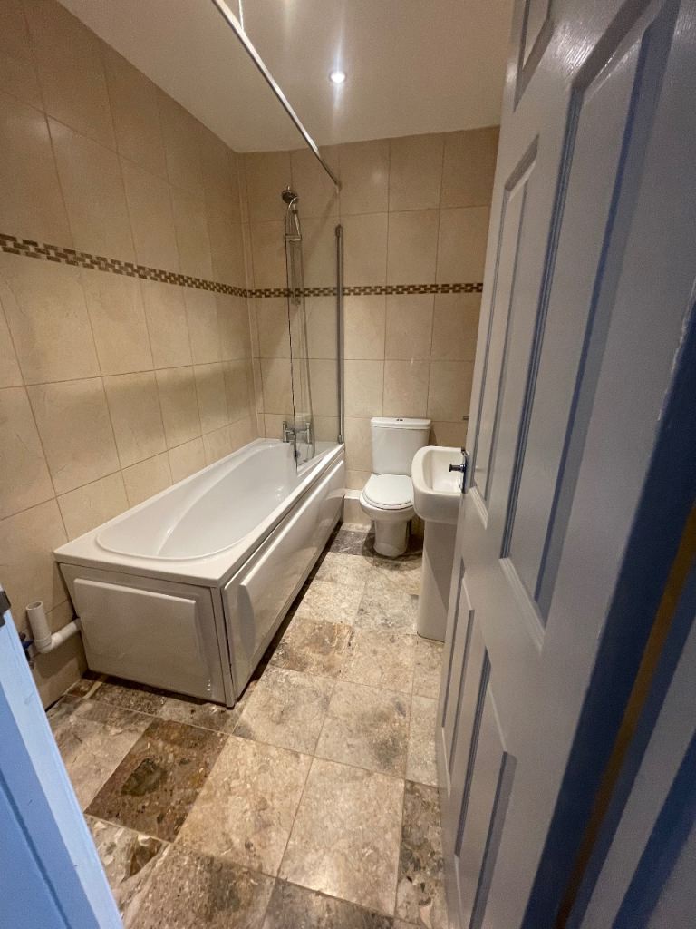 🏡 Spacious 4 Bedroom House To Rent – Osterley, Hounslow  (TW7 4RJ)