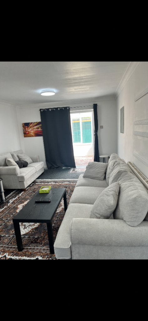 🏡 Furnished Single & Double Rooms from £500 PCM | All Bills Included | RM16 4UA