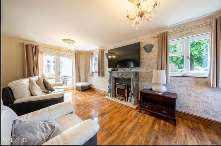 FURNISHED DOUBLE BEDROOM FOR RENT - £650per month all bills included (B77)