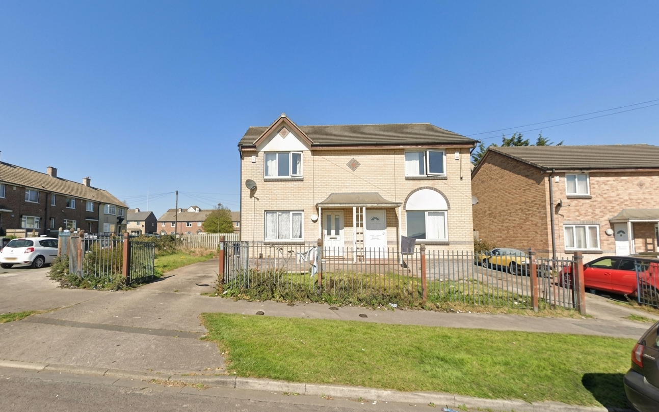3 Bed Semi-Detached House, Eversley Drive, Bradford (BD4 0EQ)