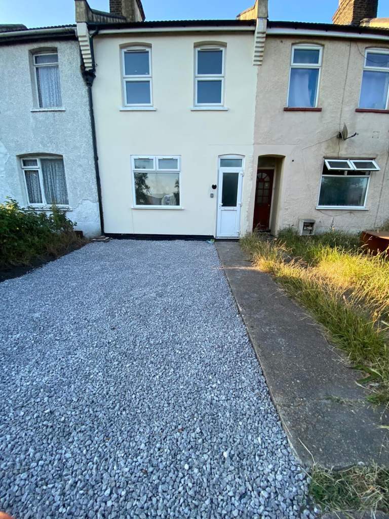 🏡 3-Bedroom House at New rd, Rainham RM13 8SL – Furnished, Refurbished & Great Transport Links! ✨