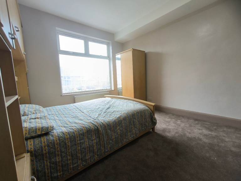 Double Room to Rent at Hornby rd, Old trafford (M32 0RQ)