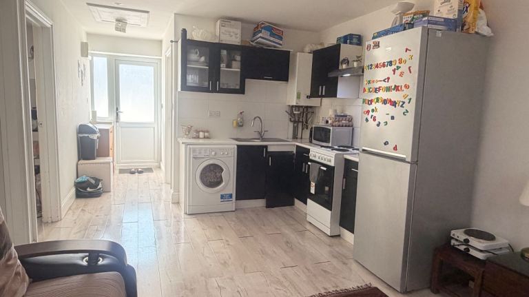 Spacious 2-Bedroom Apartment for Rent – £2,000 PCM (Bills Included) Dagenham, London(RM10 8BB)