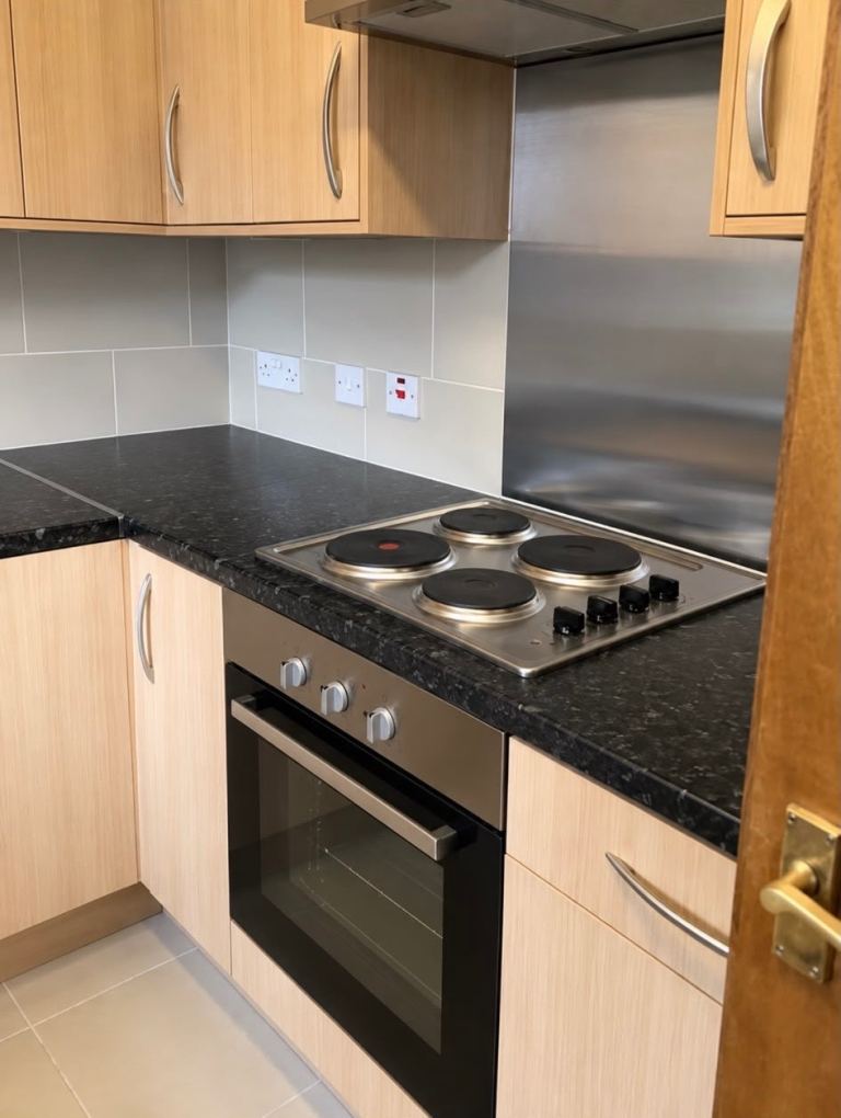 Spacious 2-Bedroom Flat to Rent – UB1 2YQ