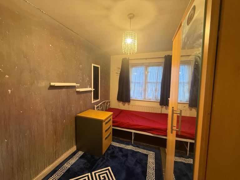 🌟 Modern Medium Room in Prime Walthamstow Location – Walk to Station | All Bills Included 🌟  📍 Location: Walthamstow, London, E17 7QZ