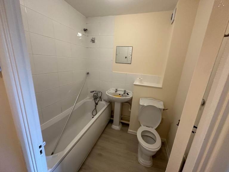 🏡 Newly Refurbished Double Room in Milton Keynes, MK13 7NB | £600 PCM | Students & Professionals Welcome