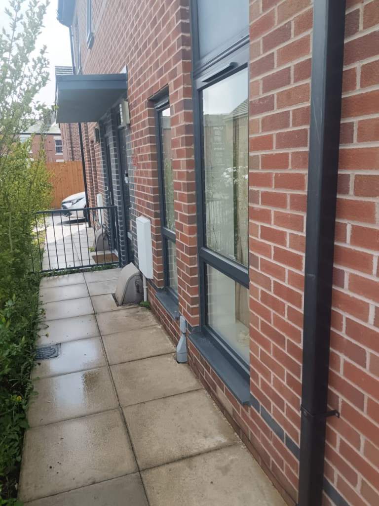 🏡✨ Furnished Single Room in Clayton M11 4XB – £480 pcm | Tram, Bus & Shops Nearby!