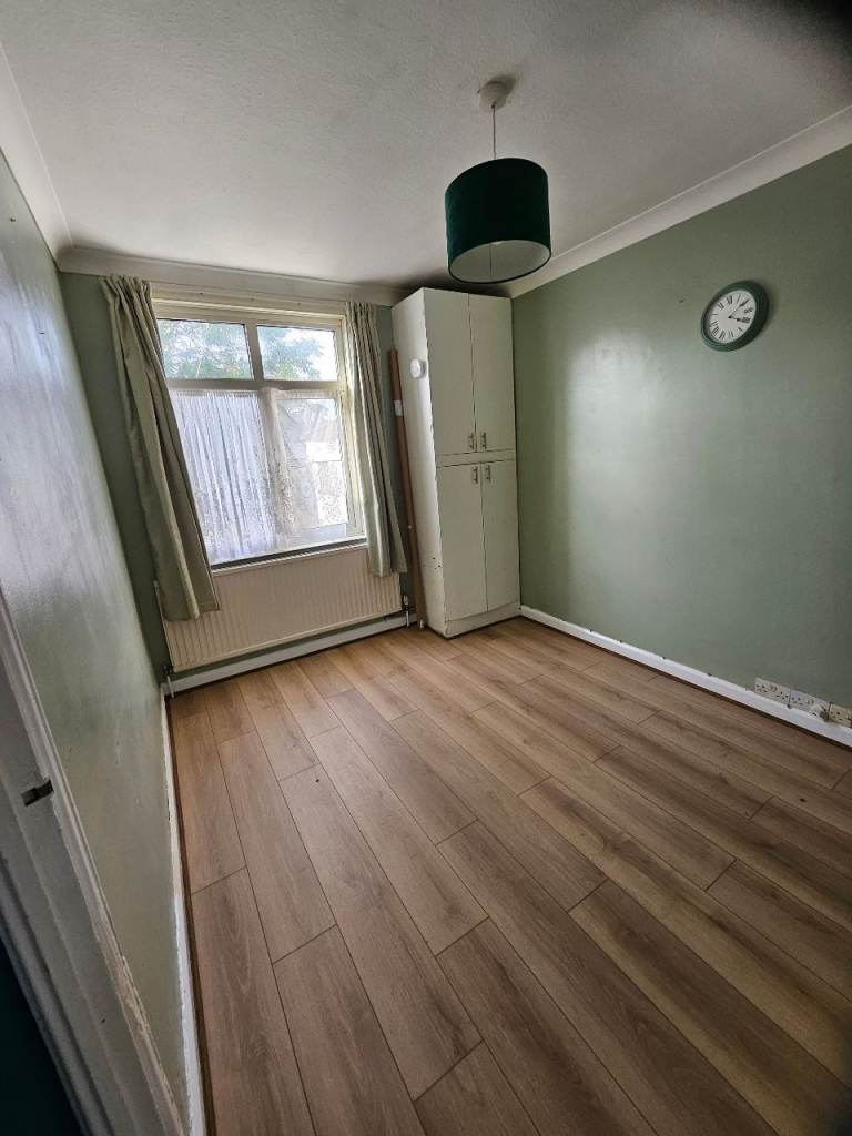 Spacious Two bedroom En-terraced house to let - Chatham ME4