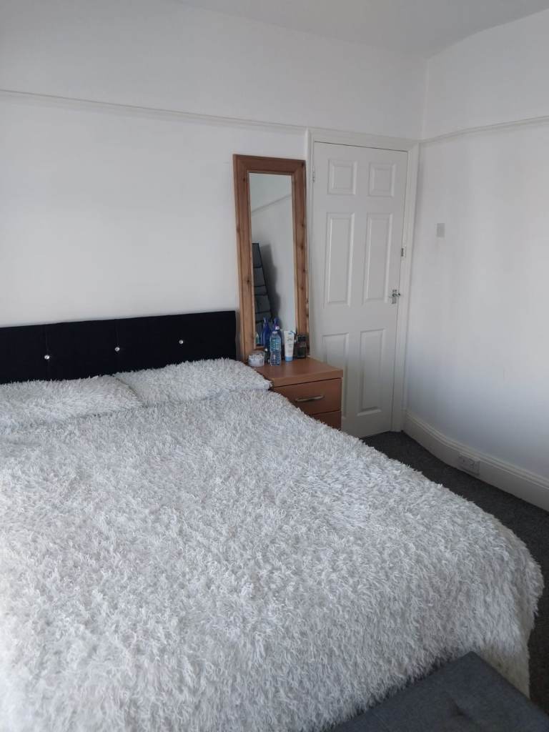 2 Double rooms are available in a 3-bed house at Keswick Rd, Blackpool FY1 5PA