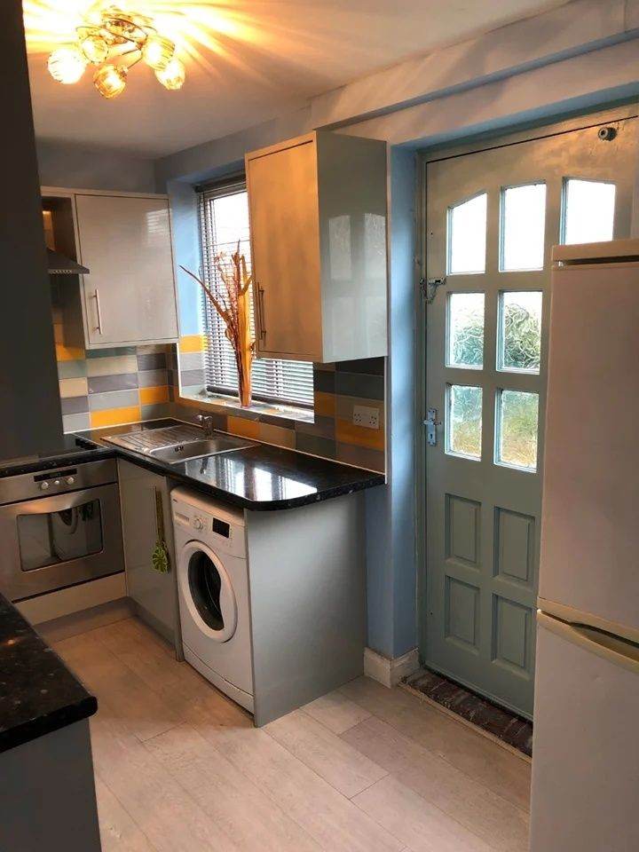 3 Bed Semi-Detached House, Robinson Road, Dagenham (RM10 7SS)