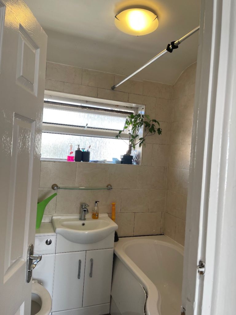 Rooms near to JLR, Hospital (CV3)