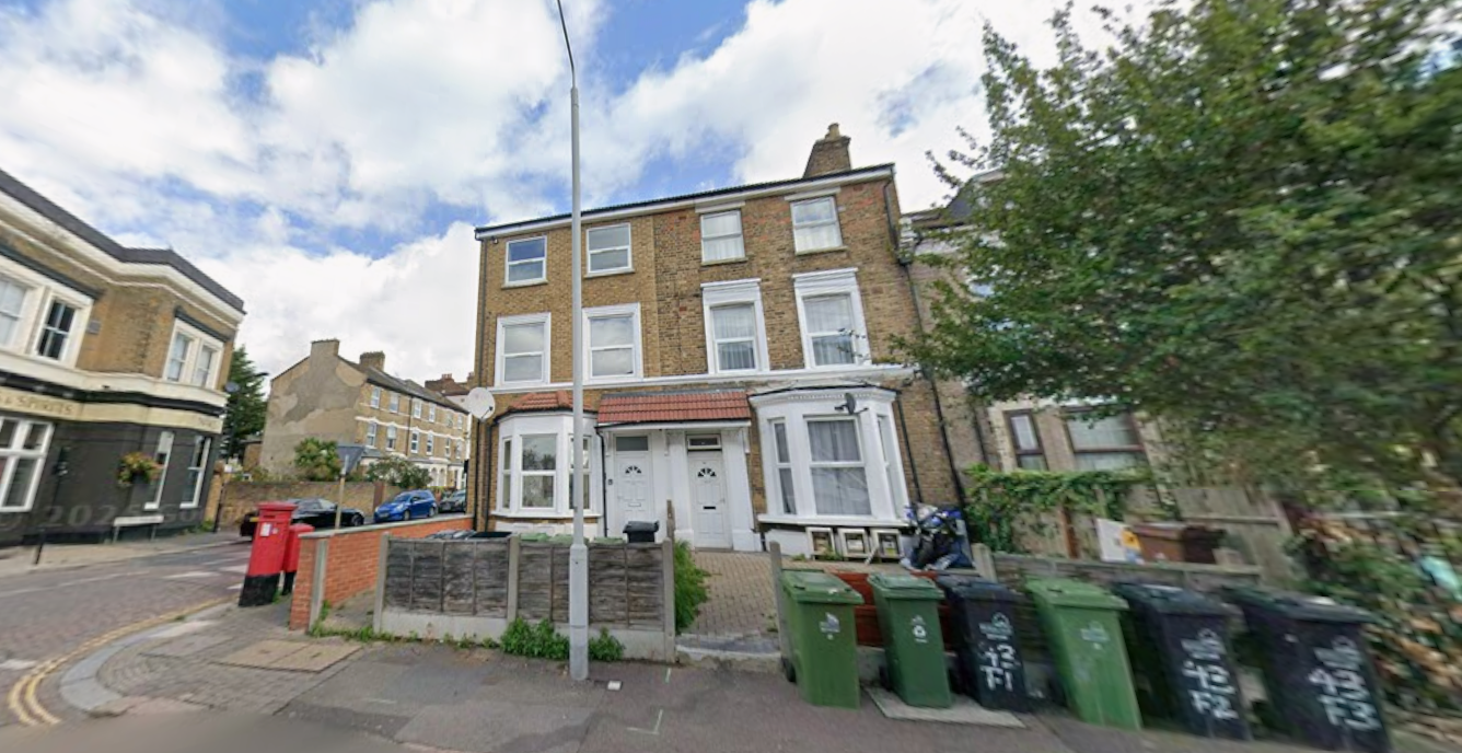 2 bedroom flat in Leyton 5 mins from Leyton station E11 4HL