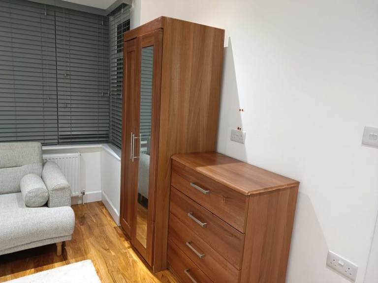 Kingsbury | Spacious Room | Women Only | Bills Included (HA3 9QR)