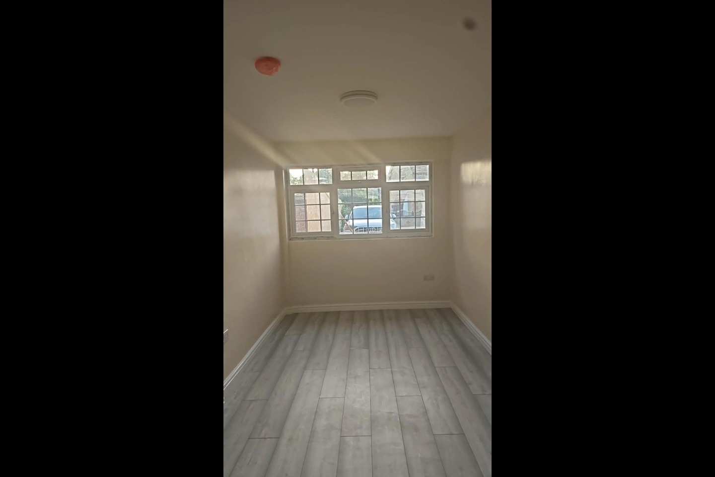 🏡✨ BRAND-NEW SELF-CONTAINED STUDIO IN GOODMAYES RM6 4FB – £1,200 PCM | PRIVATE ENTRANCE + PARKING! 🔑🚗