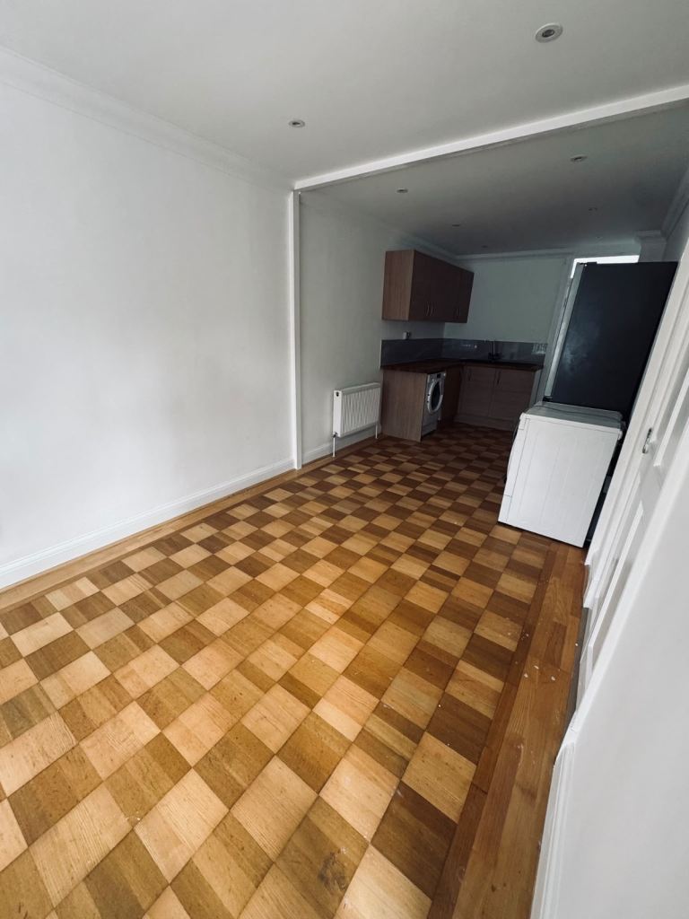 Separate 1 Bed Flat at Sewardstone rd, Waltham abbey (EN9 3QF)