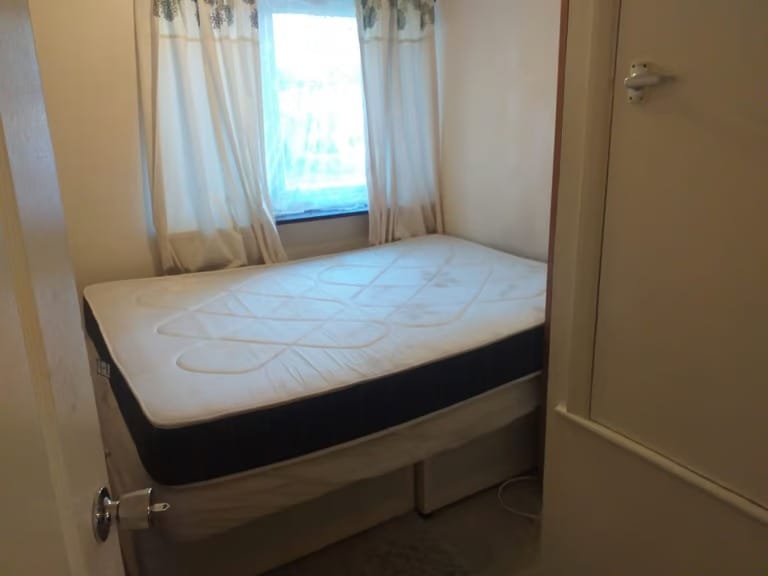 FURNISHED DOUBLE ROOM (Single person)– COSGROVE CLOSE, WESTWOOD, PETERBOROUGH PE3 7JN ✨